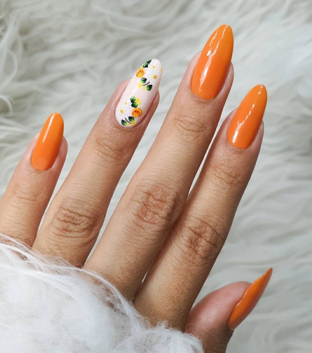 unha decorada laranja brilhante