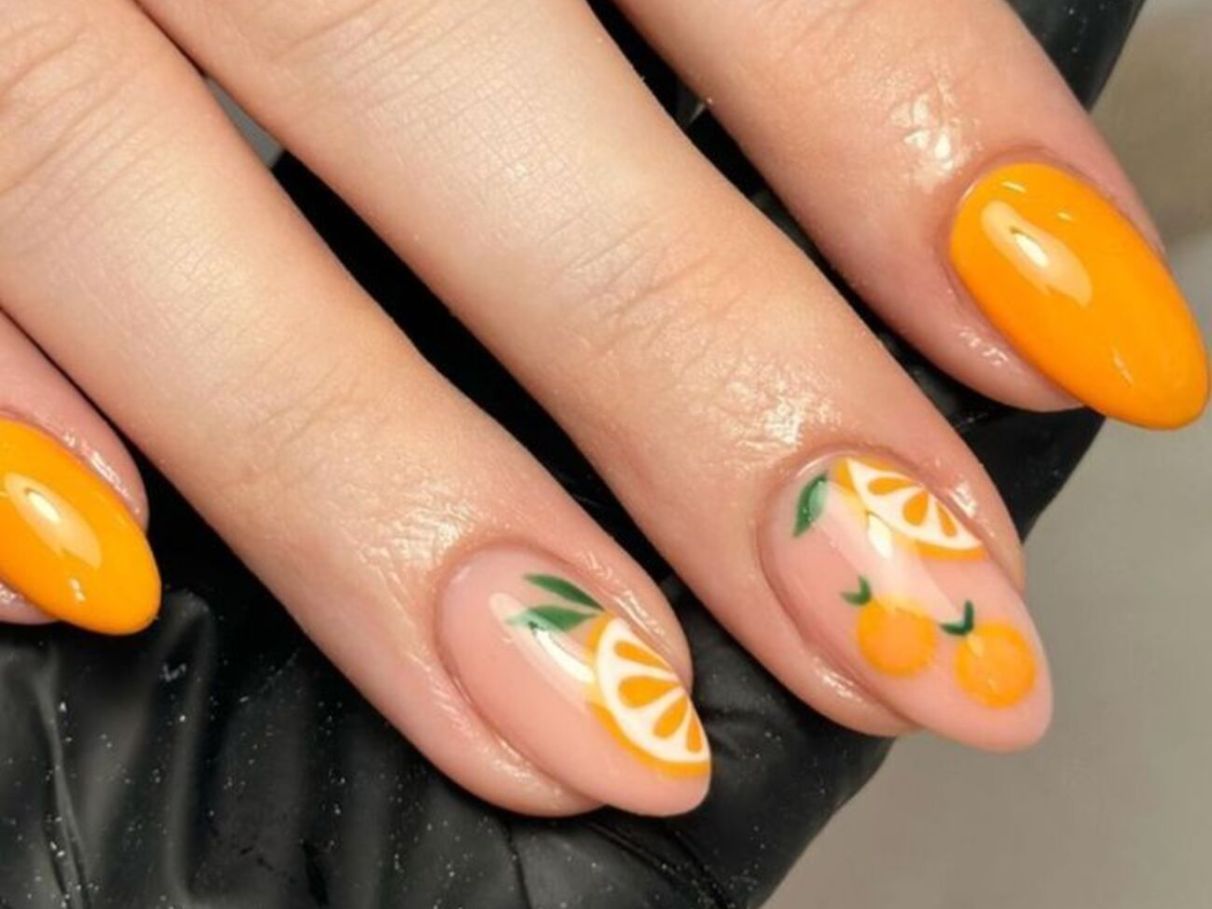 unha decorada laranja e rosa