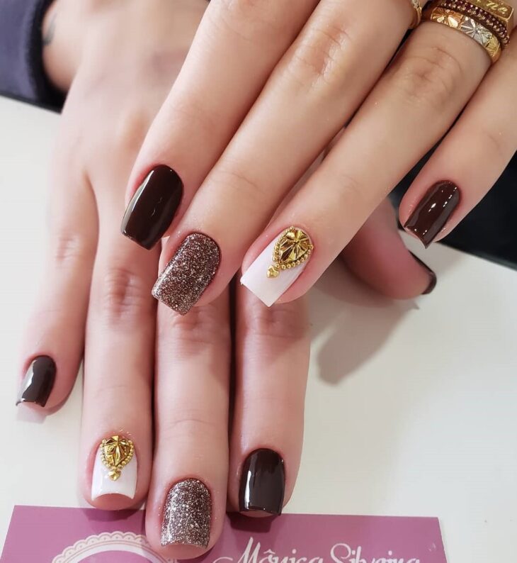 Tendências de unhas para 2026: o marrom como protagonista