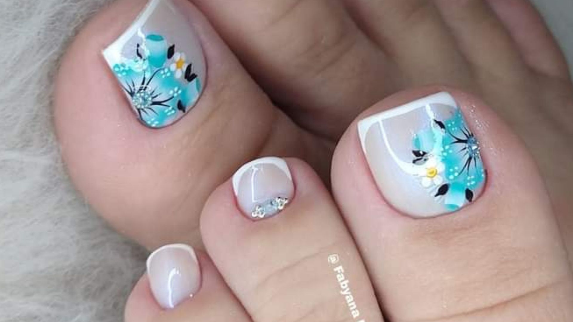 unha decorada pé candy colors