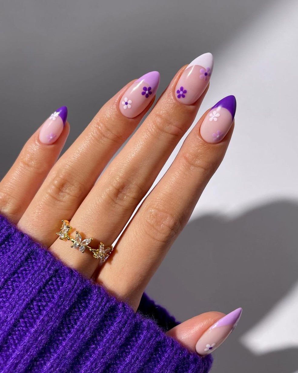 Unhas Roxas com Glitter: O Toque de Luxo que Você Precisa