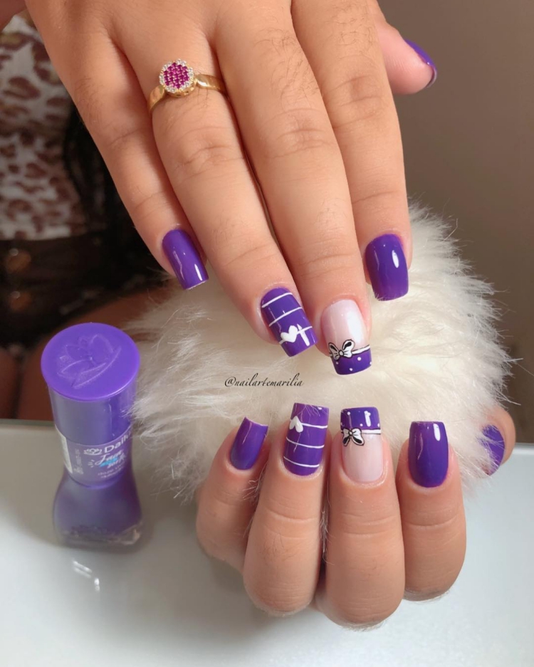 unha decorada roxo marmorizada