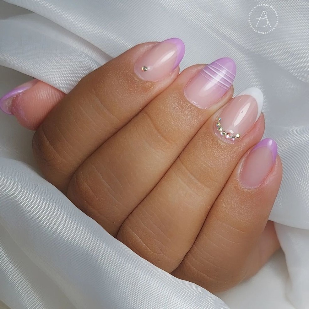 Minimalismo Sofisticado: A Tendência Chique para Suas Unhas de Gel