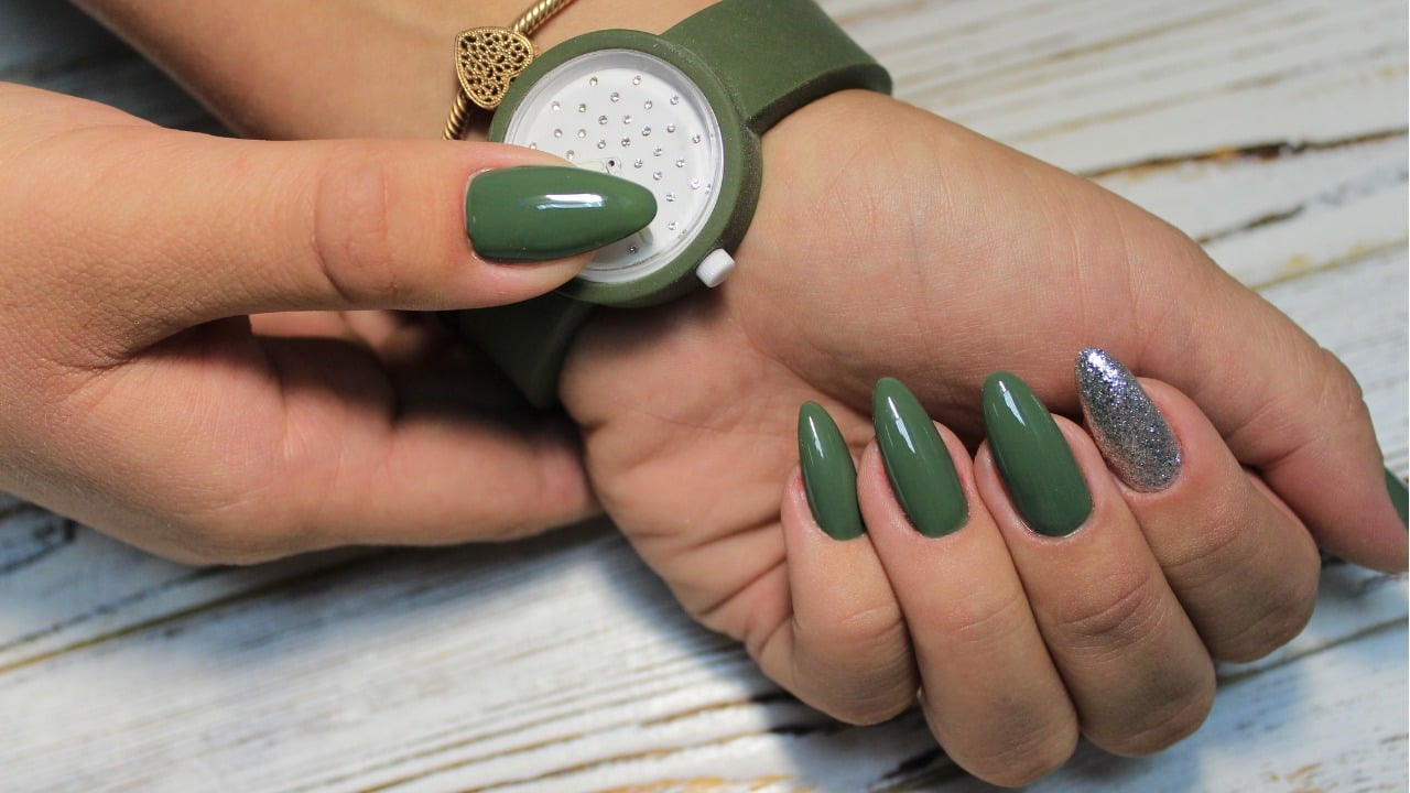 quanto custa fazer unhas decoradas verde militar