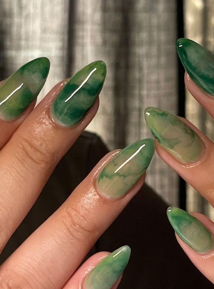 erros comuns ao fazer unhas verde militar fosca