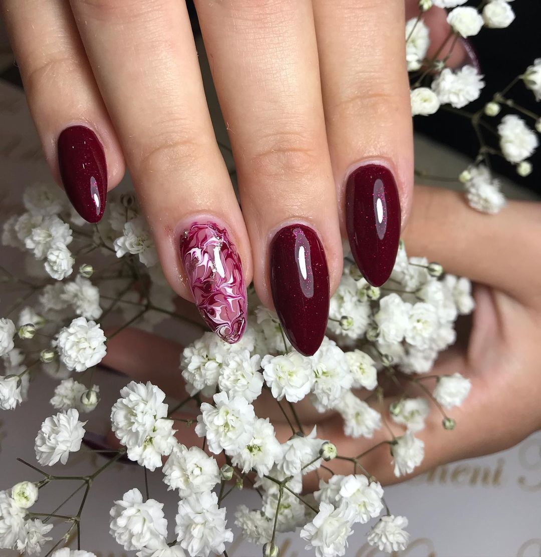 unha decorada vinho com filha única