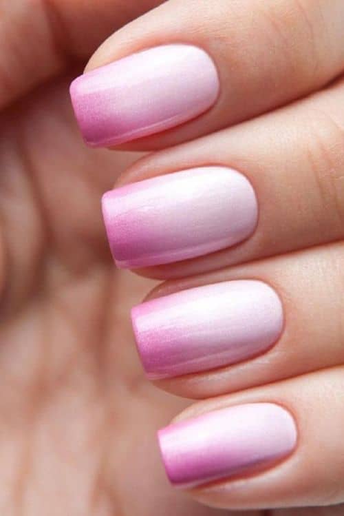 como evitar manchas na unha degradê rosa e branco