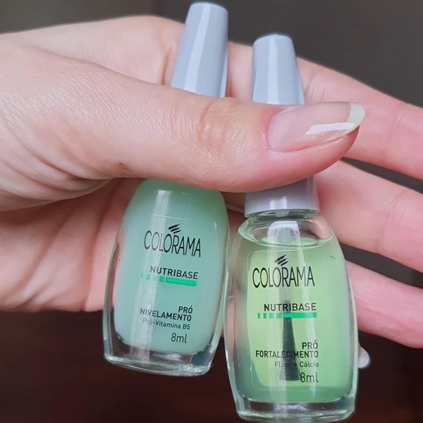 Bases Fortalecedoras: Quais Ingredientes Procurar para Unhas Descamação