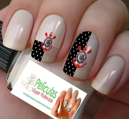 unha Corinthians preta e branca