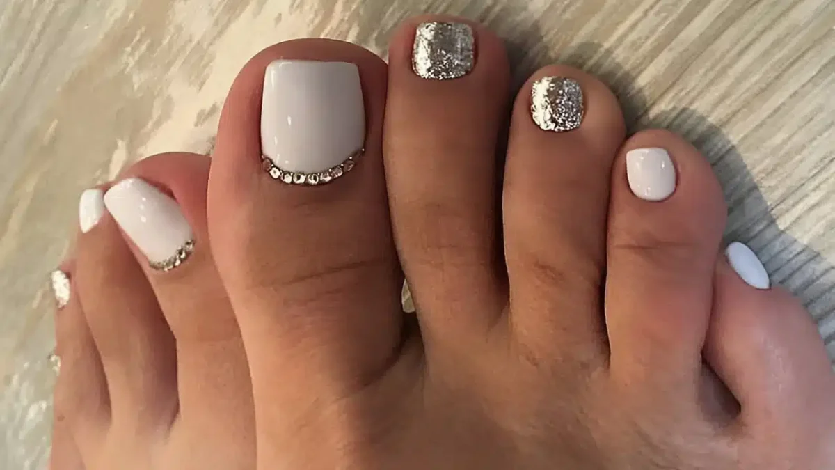 5 ideias de títulos:
1. Unhas dos Pés Clarinhas: Guia Completo de Estética e Saúde
2. Manchas Brancas nas Unhas do Pé: O Que Elas Indicam?
3. Como Conseguir a Esmaltação 