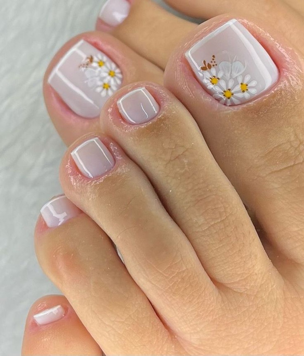 5 ideias de títulos:
1. Unhas dos Pés Decoradas: As Tendências de 2026 que Você Precisa Conhecer
2. Guia Completo: Como Fazer Unhas dos Pés Decoradas que Duram Mais
3. Pedicure Criativa: Ideias de Flores
