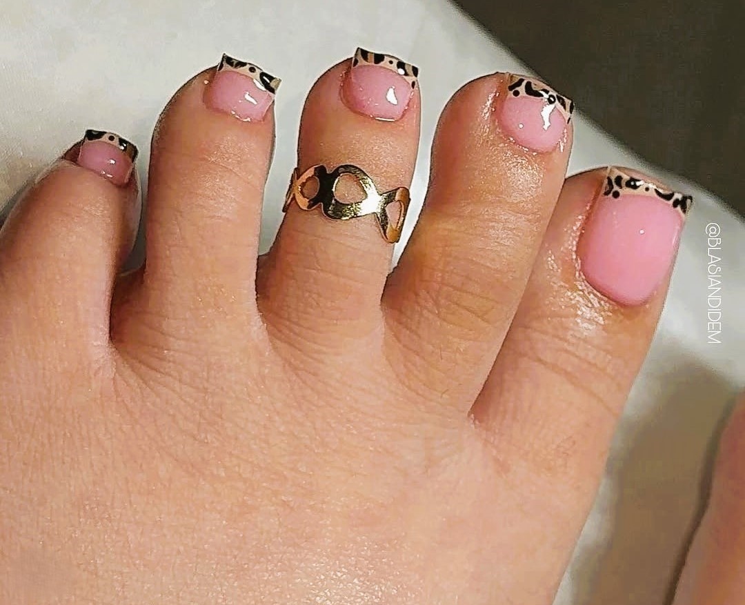 Passo a Passo: Como Fazer Francesinha com Cascata de Glitter nos Pés em Casa