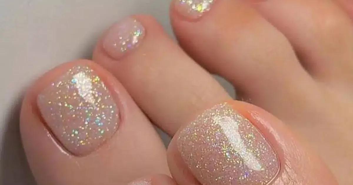 Top 5 Esmaltes Perolados para Usar na Base da sua Francesinha com Glitter