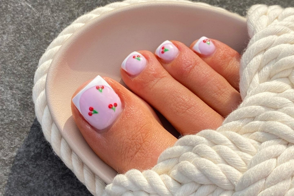 ideias unhas do pe decoradas com pedras e glitter