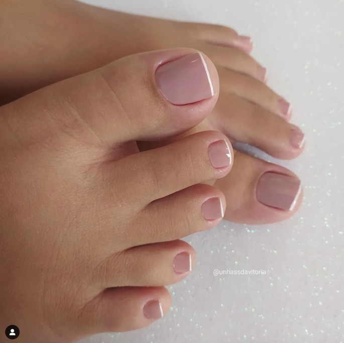 Tendências de Pedicure 2026: Do Clean Girl ao Clássico Sofisticado