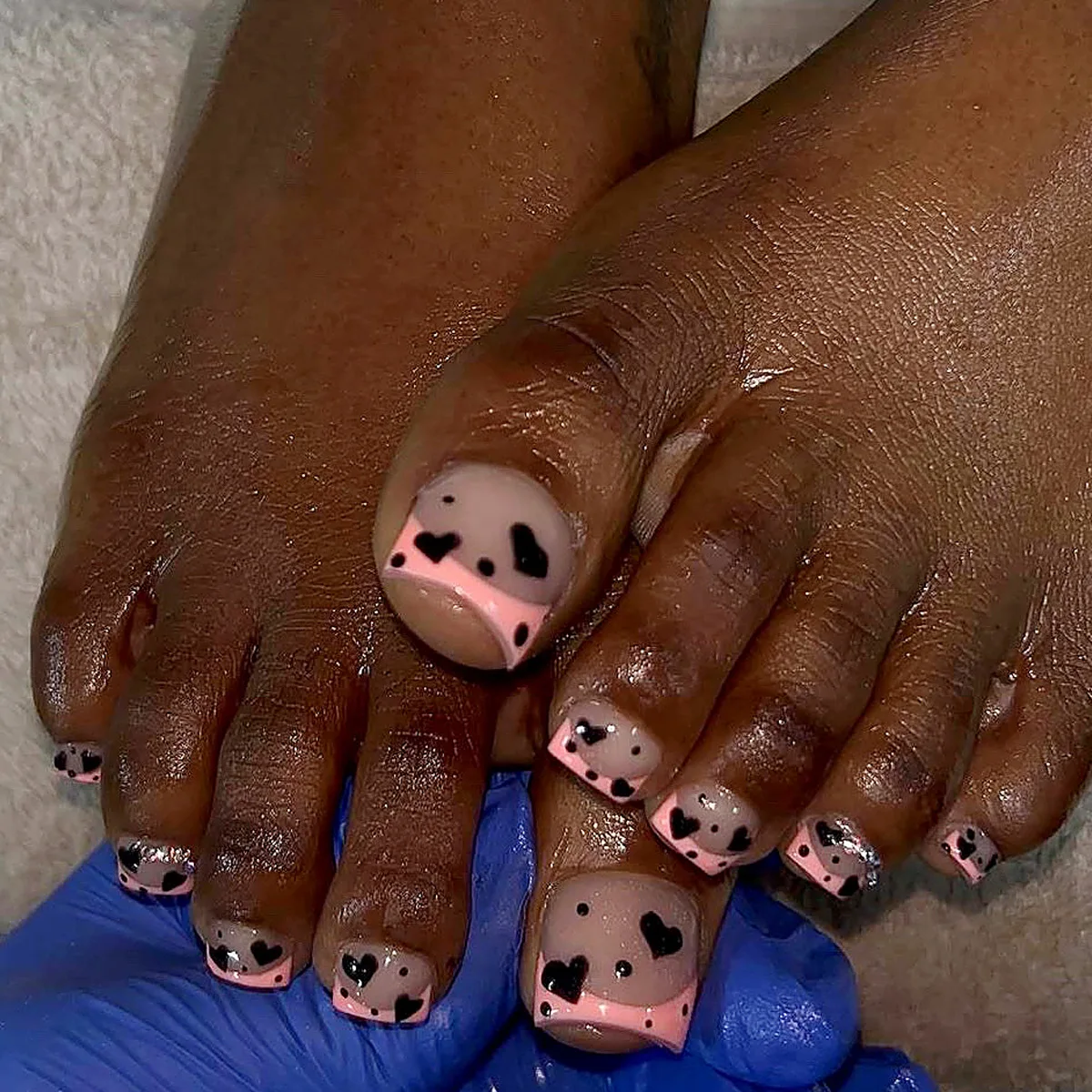 unha do pé delicada pele morena