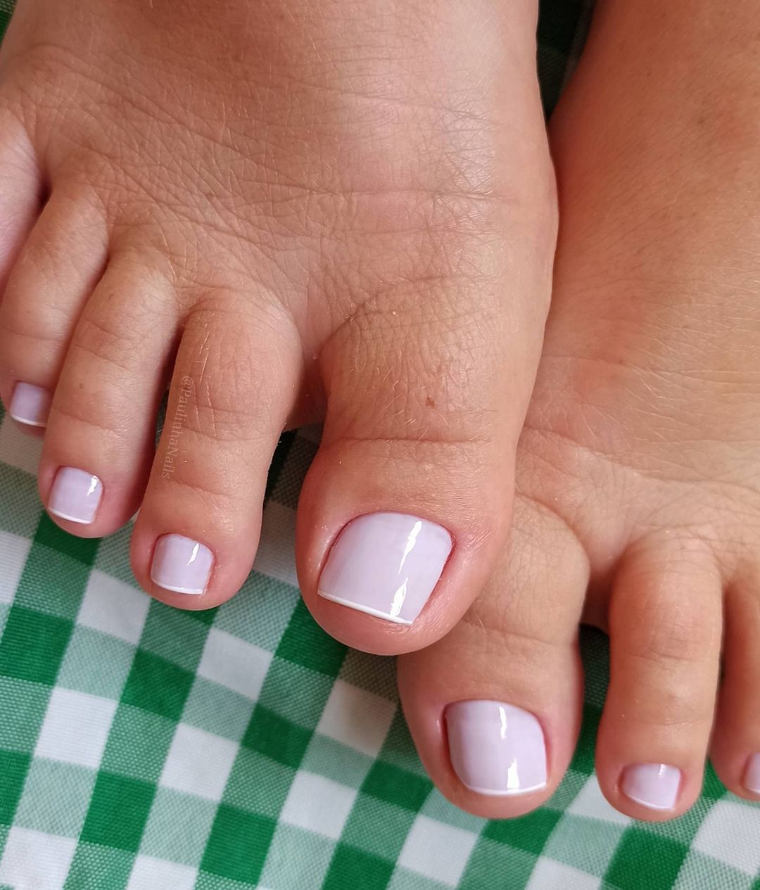 Guia completo de esmaltes para francesinha: Marcas e tons ideais para pés