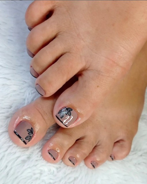 Tendências de unhas dos pés: Descubra a francesinha invertida e com pedrarias