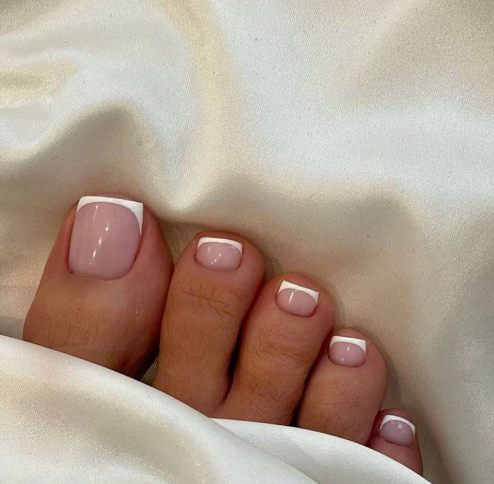 As melhores cores de esmalte para pés que combinam com francesinha branca