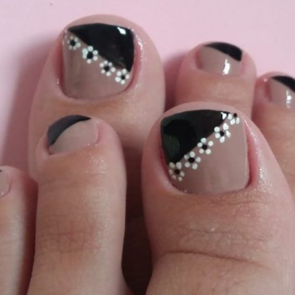 erros comuns ao decorar unha do pé preta