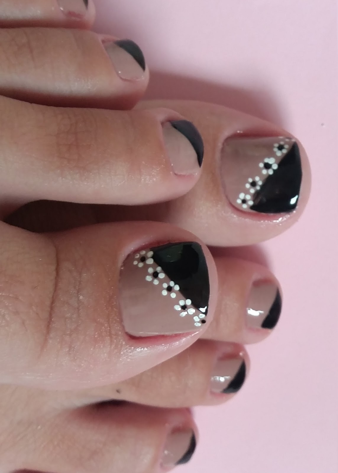 erros comuns ao decorar unha do pé preta