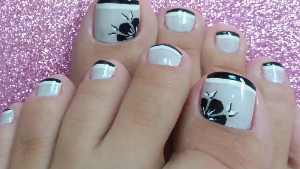 unha do pé preta vs unha do pé vermelha decorada