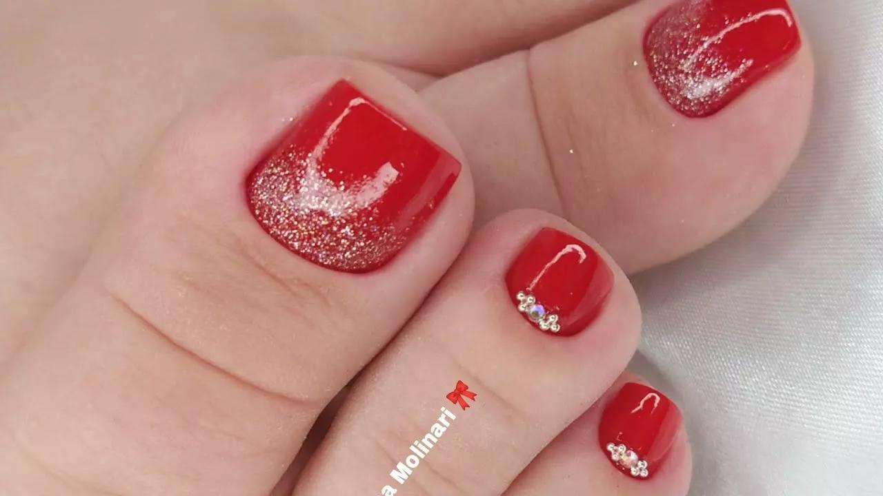 50 ideias de unha do pe vermelha com glitter para festas