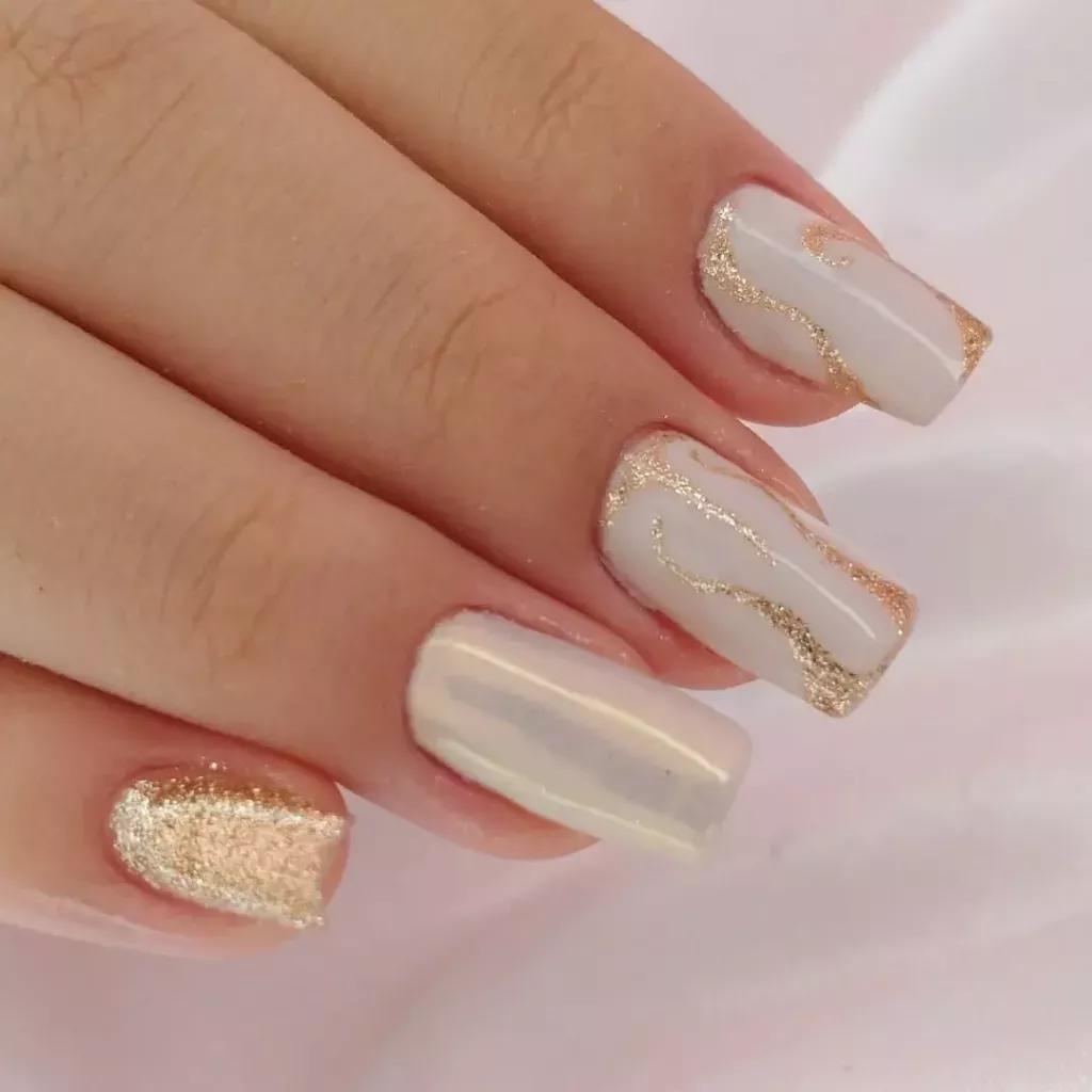 unhas brancas e douradas inspirações