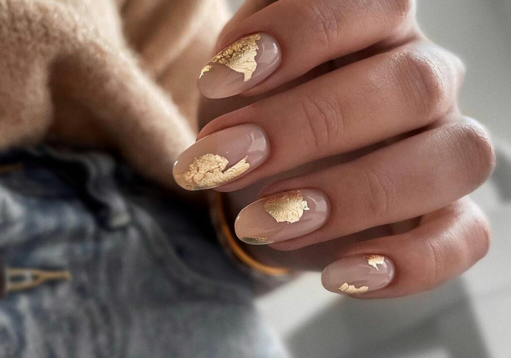 quanto custa fazer unhas douradas