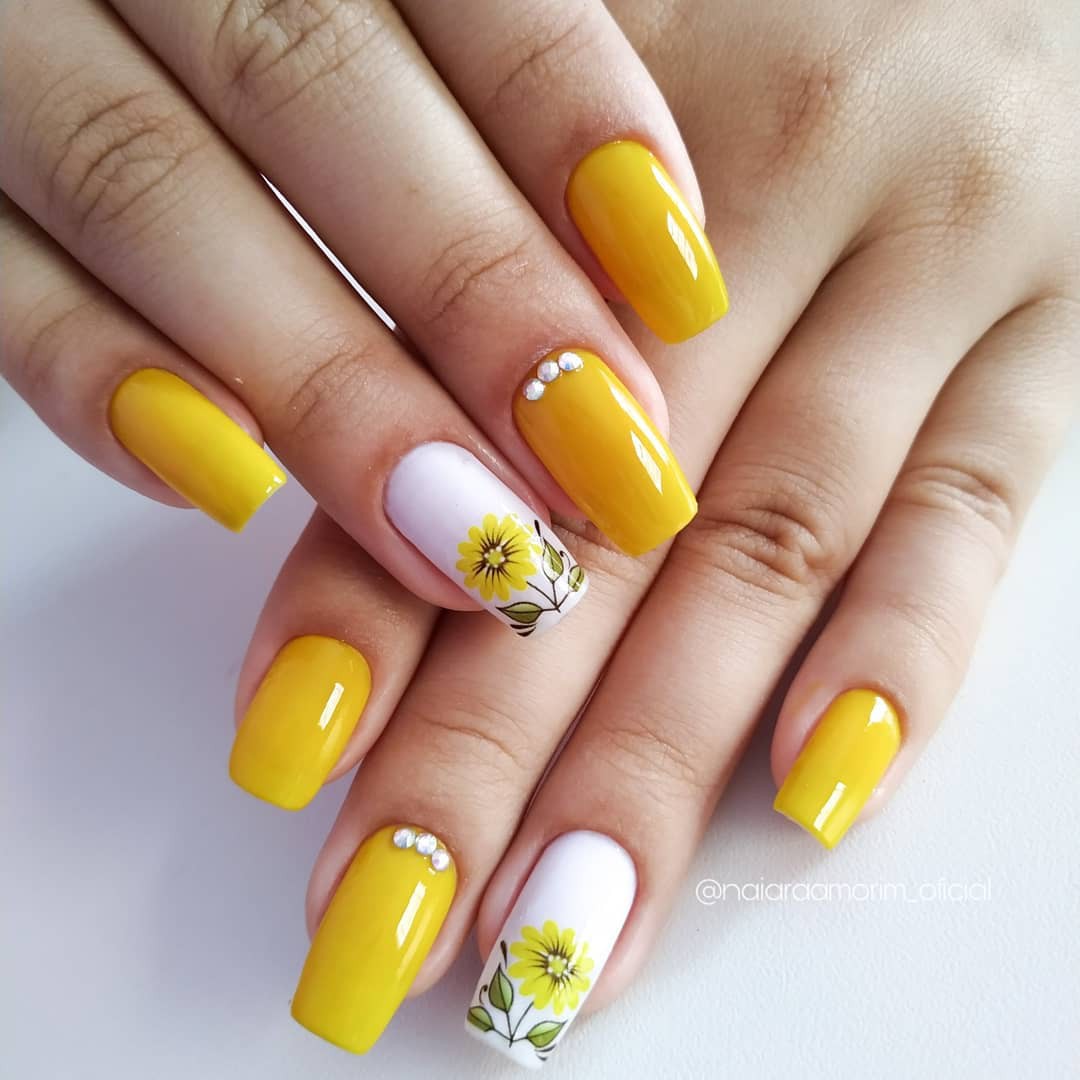 Unha em gel amarela neon