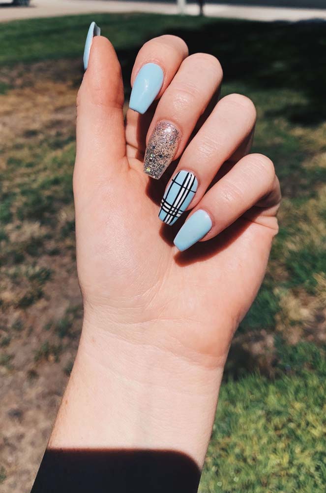 unha em gel azul claro