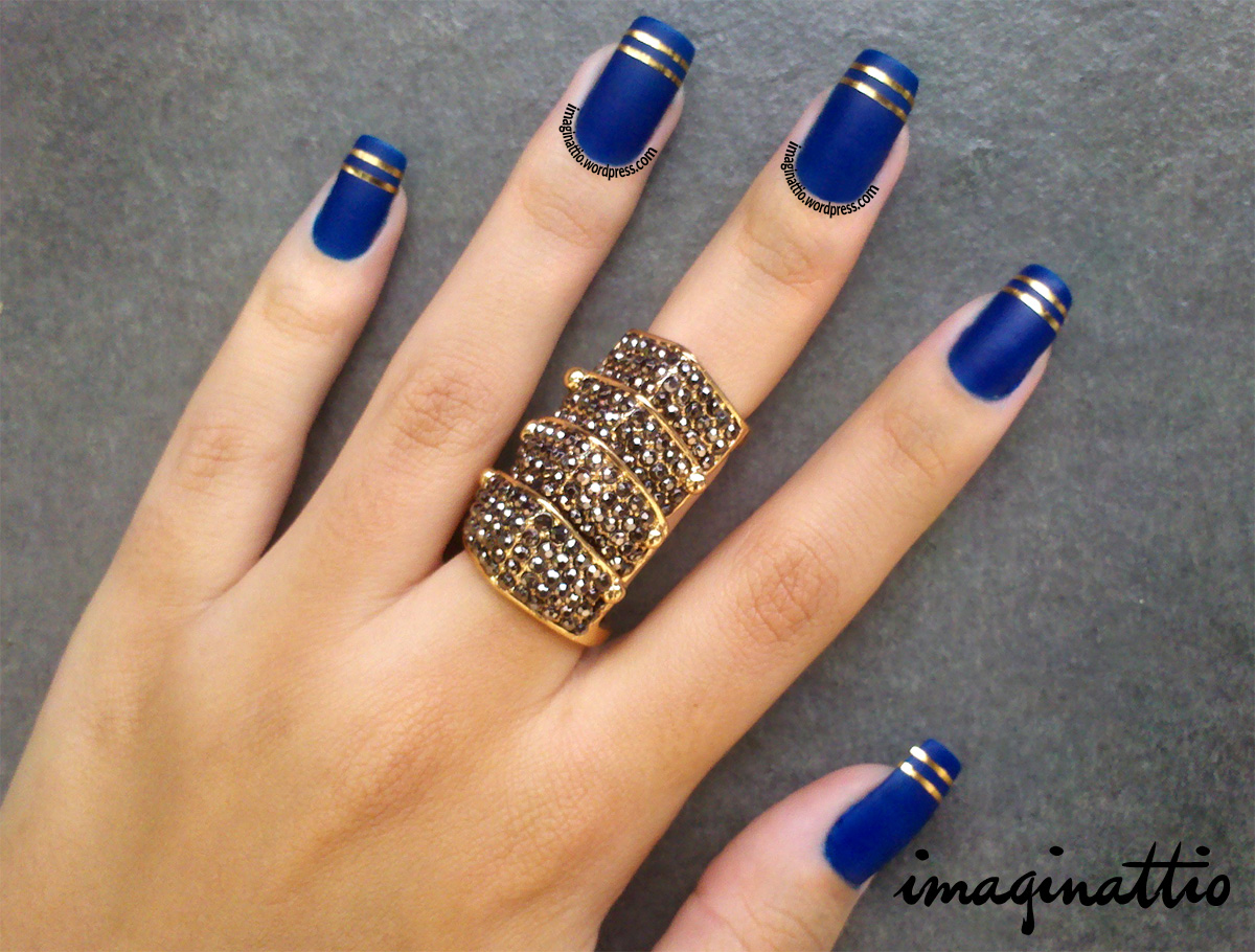 como aplicar esmalte em gel azul royal em casa