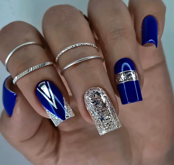 inspiração unhas gel azul royal