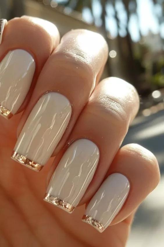 unha em gel branca vs unhas de porcelana