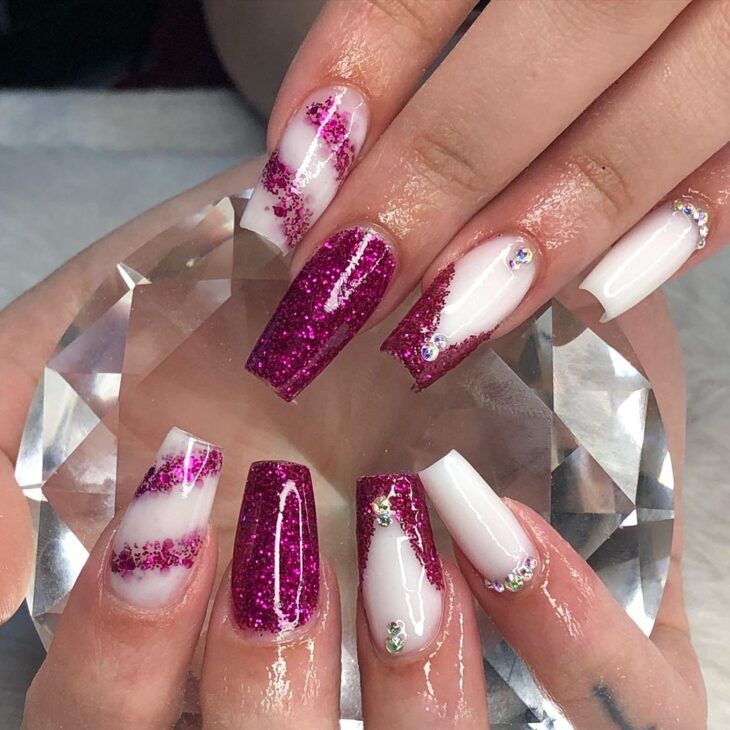 Unhas Minimalistas Rosa e Branca: A Tendência de 2026 que Você Precisa Conhecer