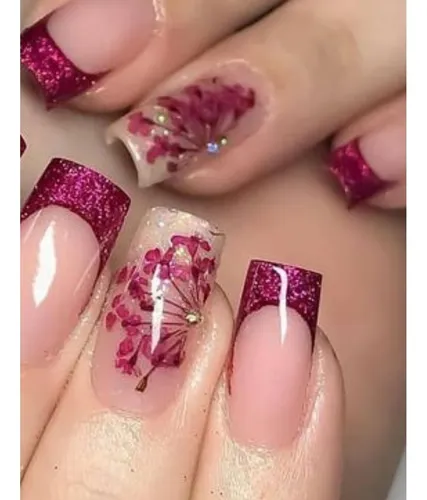 Tendências de cores de gel para unhas com flores secas