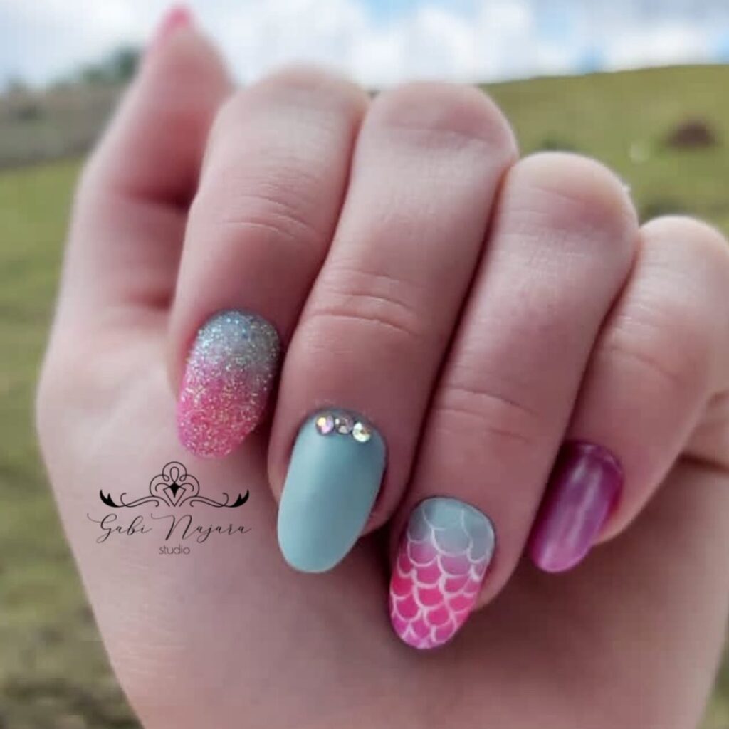 Os perigos escondidos nos alongamentos de unha infantis