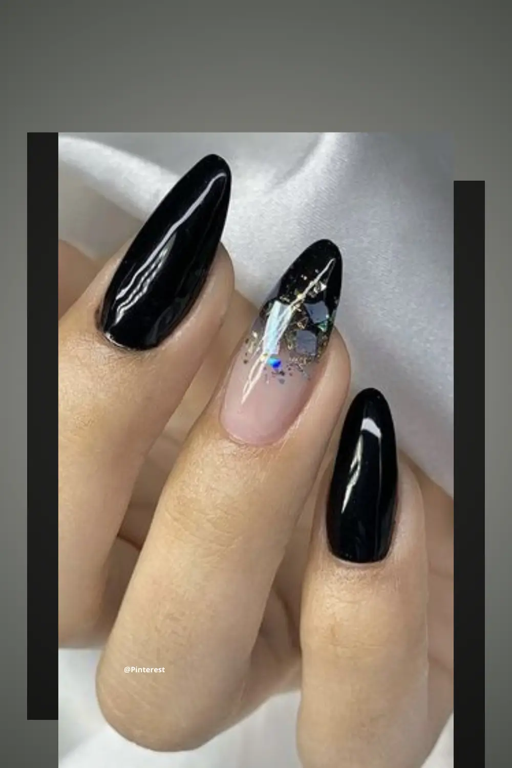 unha em gel decoração preta com efeito marmorizado