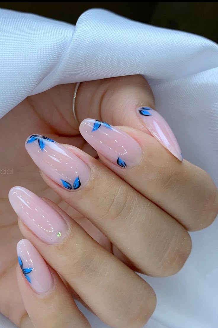 Micro Francesinha e Naked Nails: O Charme do Minimalismo em Gel