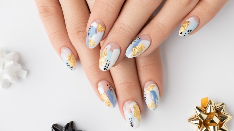 unha em gel decorada dourada degradê