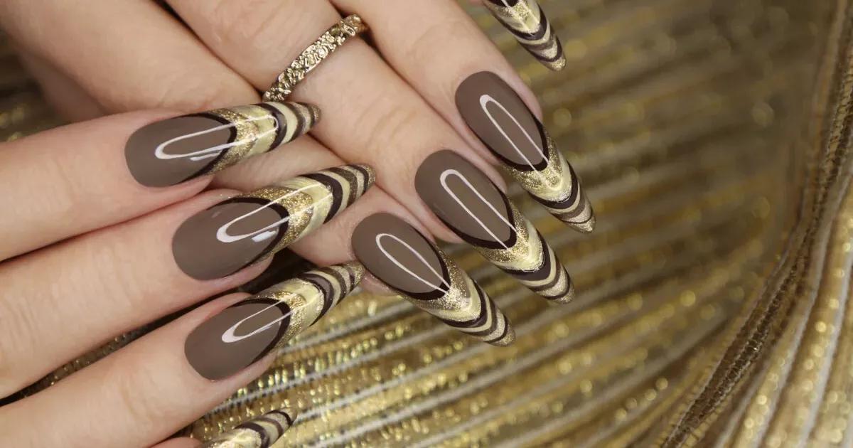 5 ideias de títulos:
1. Unhas em Gel Marrom: O Guia Completo da Tendência