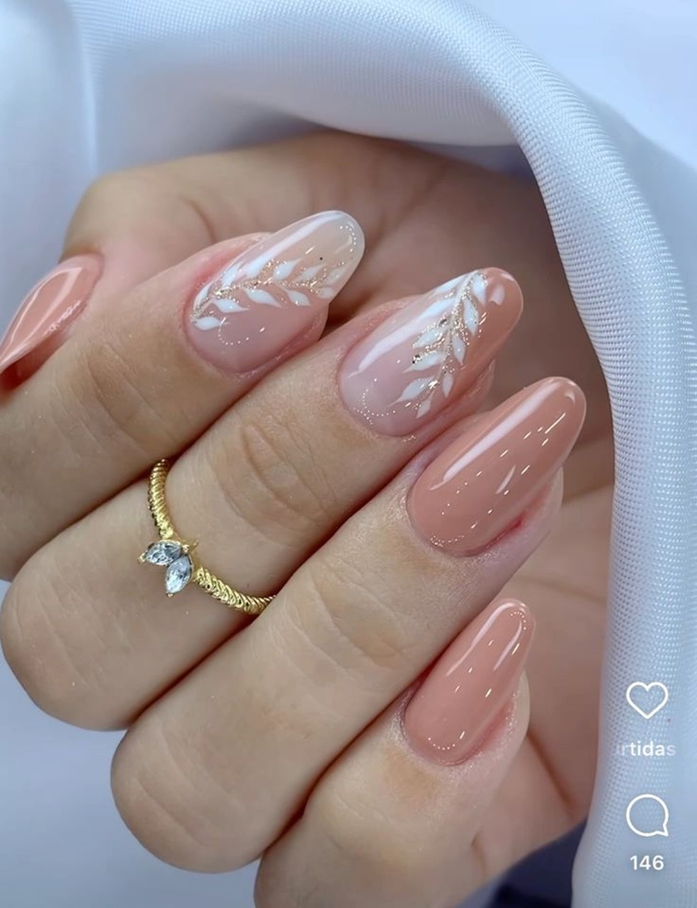 Unhas em gel nude com glitter degradê (base ou pontas)