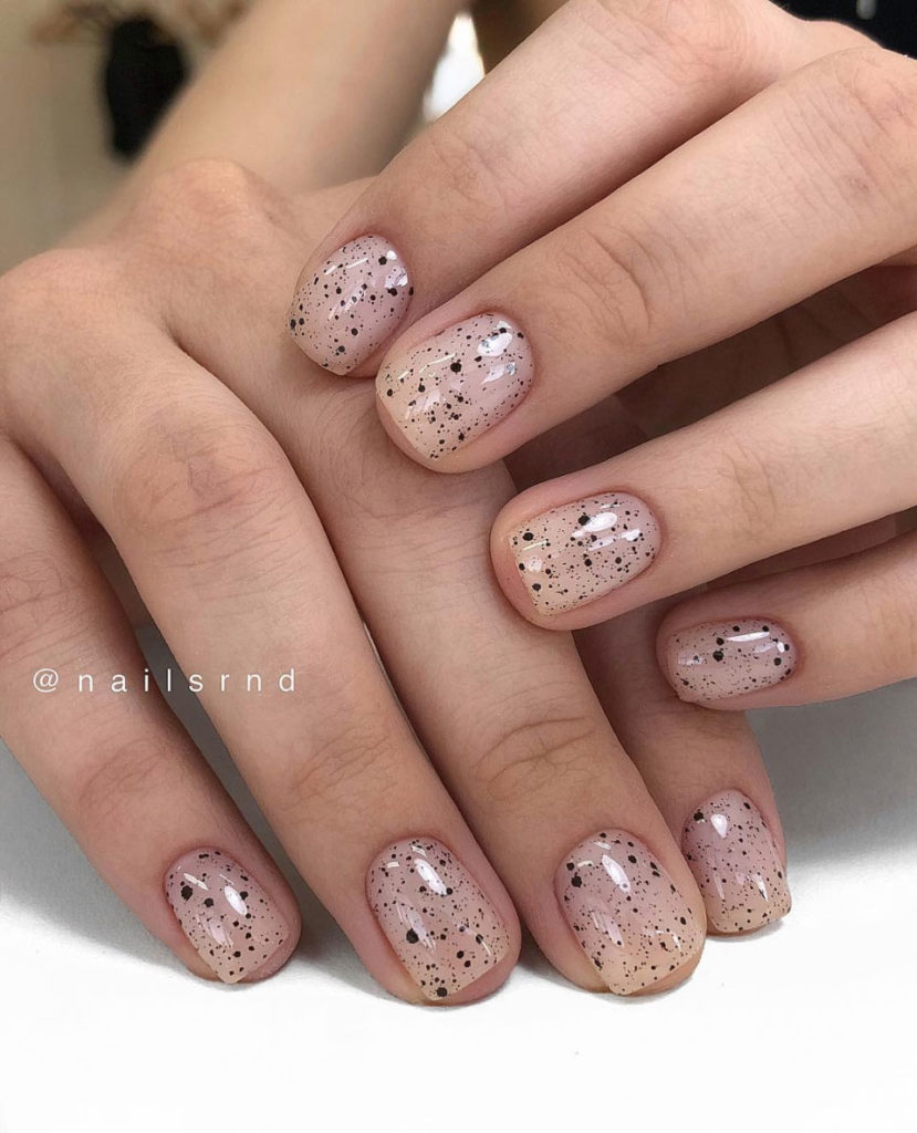 5 ideias de títulos: 1. Unhas em Gel Pretas: As Tendências Mais Quentes para 2025/2026. 2. Brilho e Textura: Como Inovar nas Suas Unhas em Gel Pretas. 3. Do Clássico ao Ousado: Formatos e Estilos para Unhas em Gel Pretas. 4. Unhas em Gel Pretas: Dicas de Decoração com Glitter e Efeitos Metálicos. 5. Transforme Suas Unhas: Ideias Criativas para Unhas em Gel Pretas.