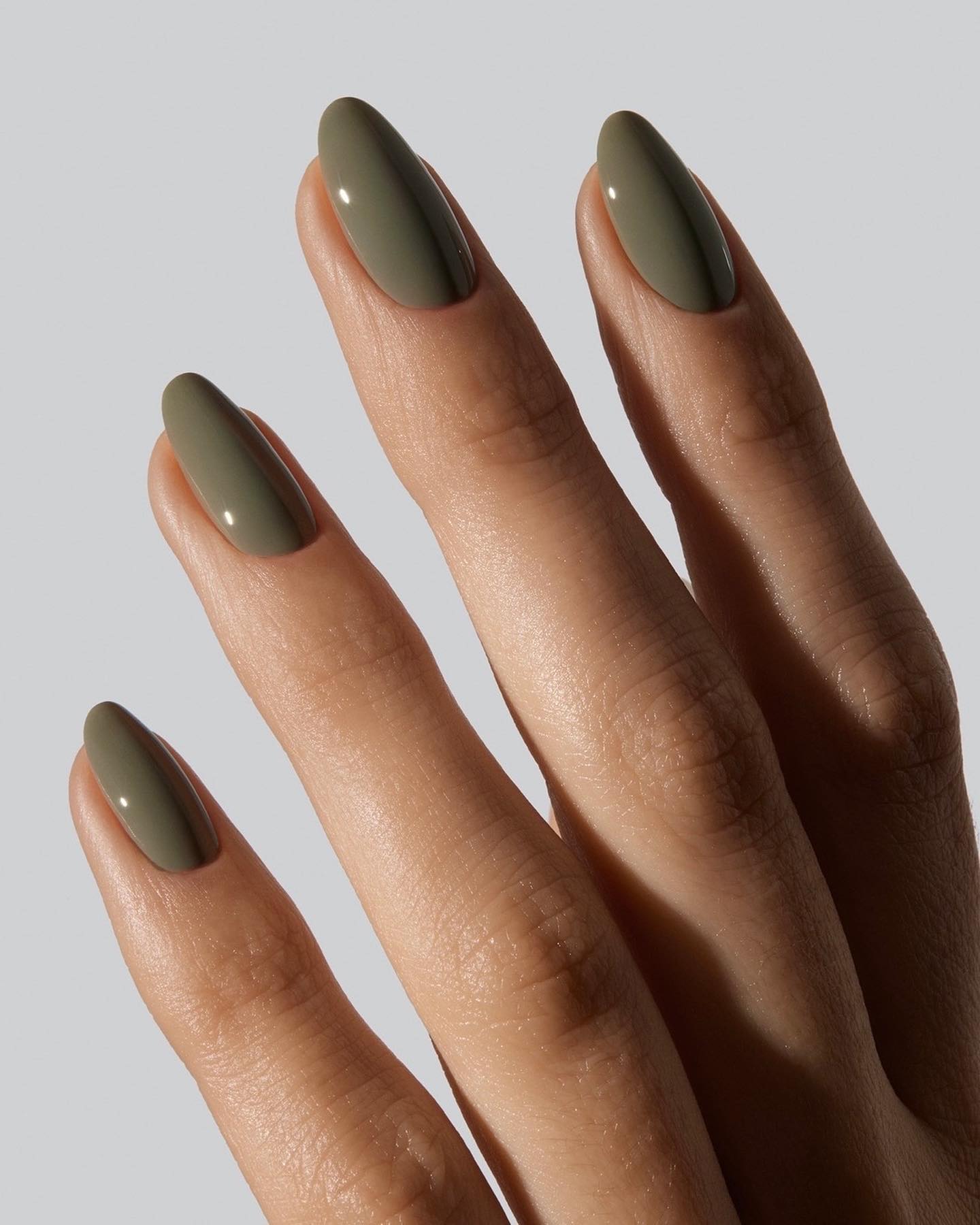 Unhas em gel com glitter fino