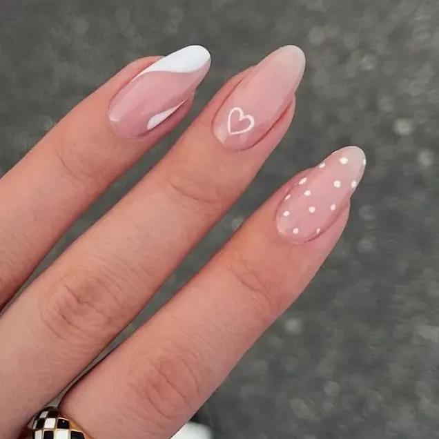 unha em gel curta e delicada