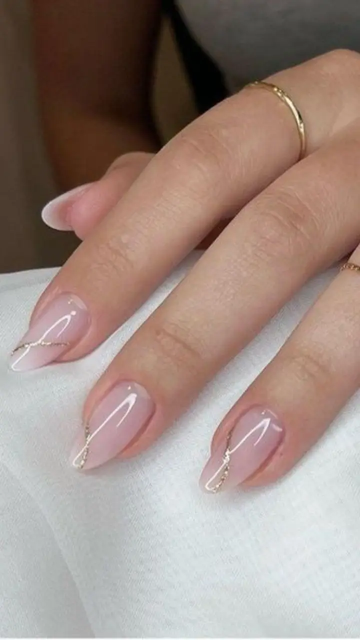 unha em gel estilo clean girl