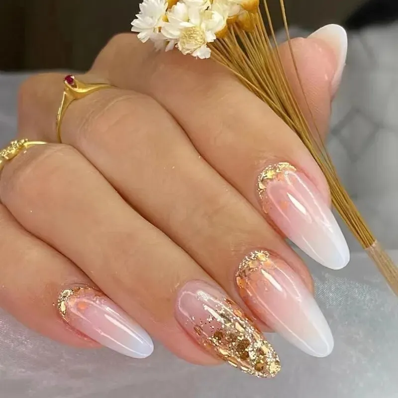 5 ideias de títulos para posts sobre unhas brancas com dourado:
1. Unhas em Gel Branco e Dourado: Guia Completo de Estilos e Aplicações
2. Brilho e Sofisticação: Descubra as Melhores Decorações de Unhas Brancas com Dourado
3. Do Minimalista ao Luxo: Como Criar Unhas em Gel Branco e Dourado Perfeitas
4. Tendências em Unhas Brancas com Dourado: Inspire-se para o seu Próximo Salão
5. Unhas em Gel Branco e Dourado: Dicas de Produtos e Técnicas para um Acabamento Profissional