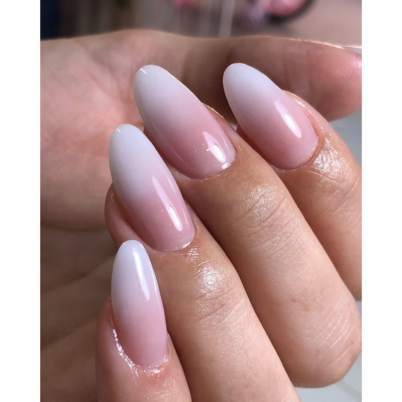 unhas naturais com banho de gel esfumado