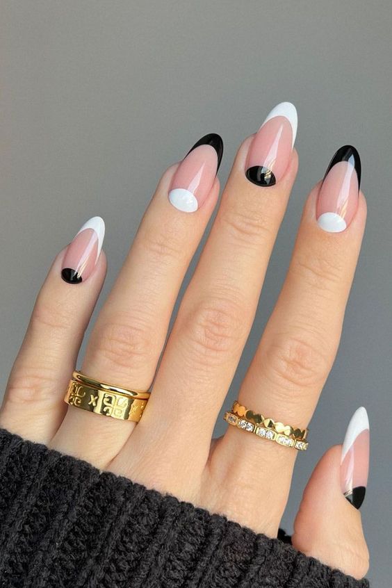 5 ideias de tÃtulos:
1. Francesinha Reversa: O Guia Completo para um Alongamento Impecável
2. Descubra os Segredos da Francesinha Reversa no Molde F1
3. Durabilidade e Estilo: Por Que Apostar na Francesinha Reversa?
4. Inspire-se: Tendências e Variações da Francesinha Reversa
5. Erros Comuns na Francesinha Reversa e Como Evitá-los