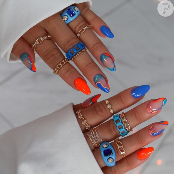 unha em gel laranja com glitter